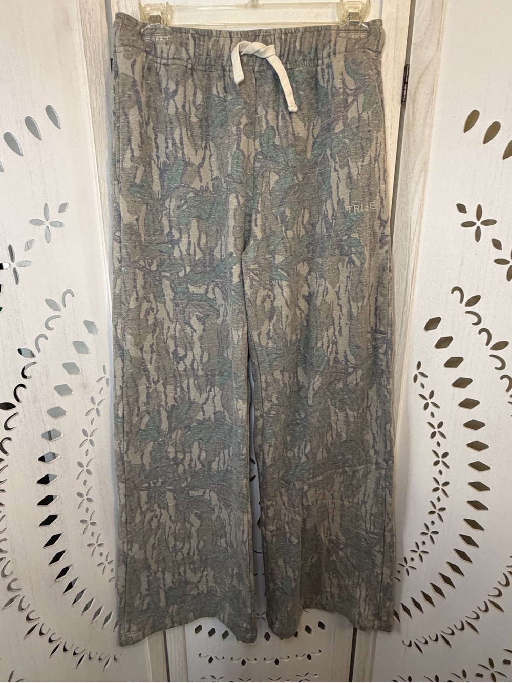 Tribe Kelley x Mossy Oak Greenleaf Camo Wide Leg Butter Sweats - Picture 4 of 15